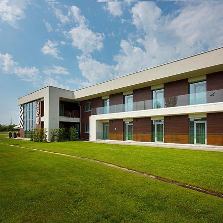 Outlet Hotel Polgár المظهر الخارجي الصورة
