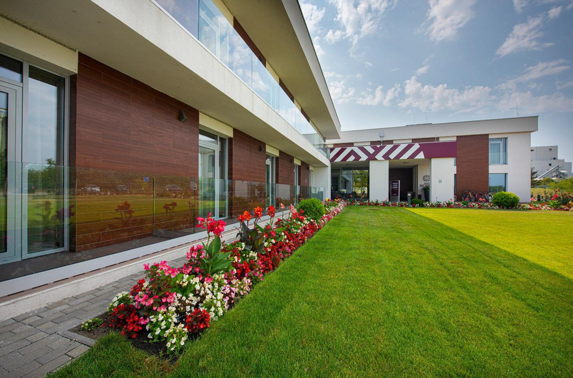 Outlet Hotel Polgár المظهر الخارجي الصورة