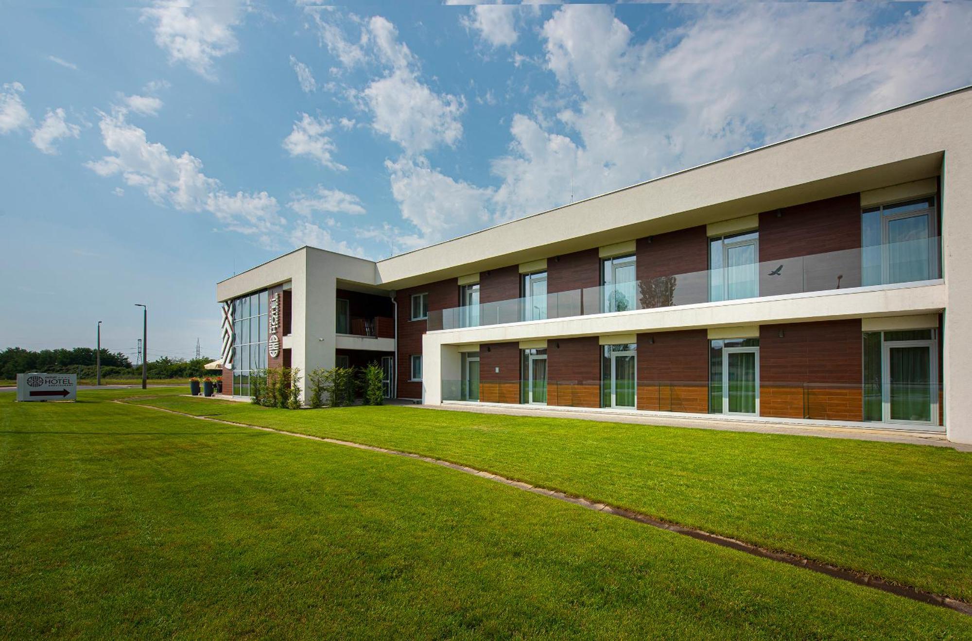 Outlet Hotel Polgár المظهر الخارجي الصورة