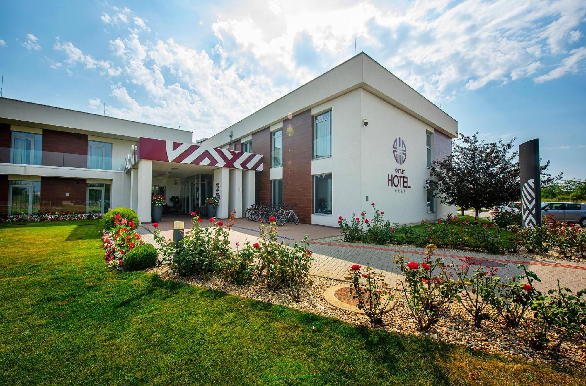 Outlet Hotel Polgár المظهر الخارجي الصورة