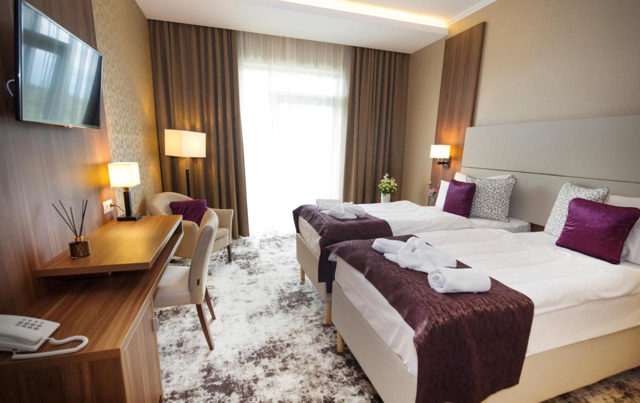 Outlet Hotel Polgár المظهر الخارجي الصورة